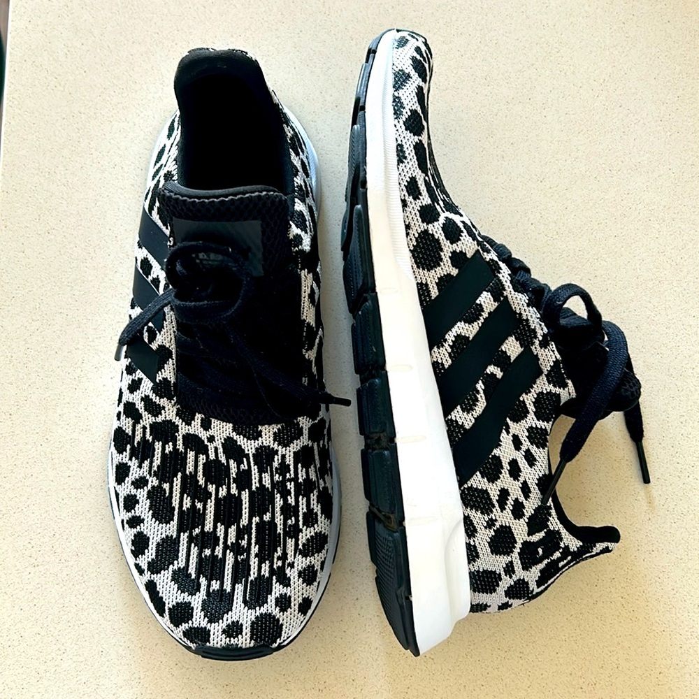 Adidas Women’s Swift Run size 9